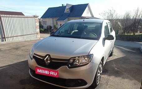 Renault Logan II, 2018 год, 900 000 рублей, 1 фотография