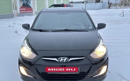 Hyundai Solaris II рестайлинг, 2013 год, 700 000 рублей, 3 фотография