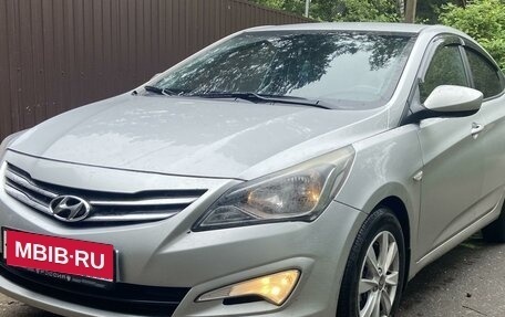 Hyundai Solaris II рестайлинг, 2015 год, 908 000 рублей, 1 фотография