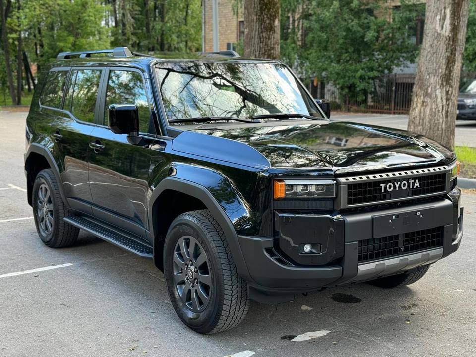Toyota Land Cruiser Prado 150 рестайлинг 2, 2024 год, 14 000 000 рублей, 1 фотография