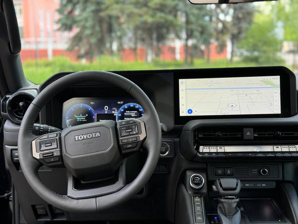 Toyota Land Cruiser Prado 150 рестайлинг 2, 2024 год, 14 000 000 рублей, 3 фотография
