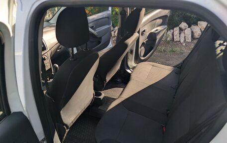 Renault Logan II, 2019 год, 700 000 рублей, 10 фотография