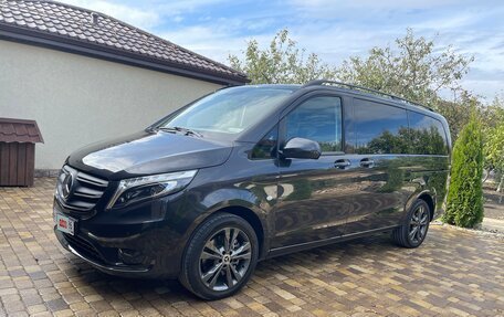 Mercedes-Benz Vito, 2021 год, 7 300 000 рублей, 8 фотография