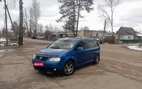 Volkswagen Touran III, 2004 год, 650 000 рублей, 1 фотография