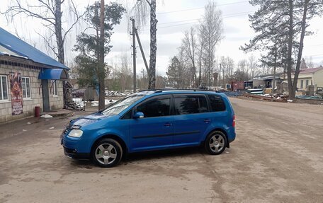 Volkswagen Touran III, 2004 год, 650 000 рублей, 3 фотография
