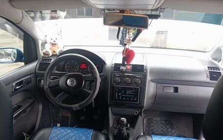 Volkswagen Touran III, 2004 год, 650 000 рублей, 4 фотография