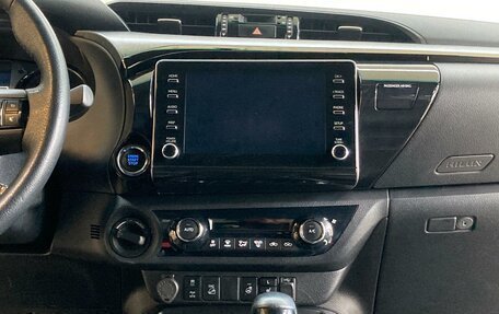 Toyota Hilux VIII, 2020 год, 5 950 000 рублей, 12 фотография