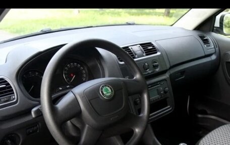 Skoda Fabia II, 2011 год, 440 000 рублей, 3 фотография