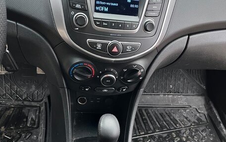 Hyundai Solaris II рестайлинг, 2015 год, 1 180 000 рублей, 4 фотография