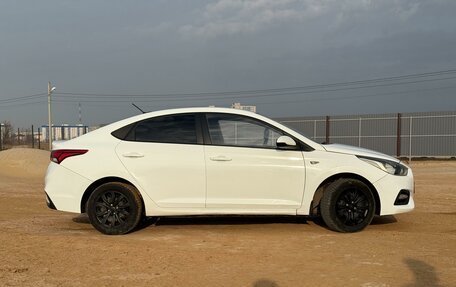 Hyundai Solaris II рестайлинг, 2017 год, 940 000 рублей, 4 фотография
