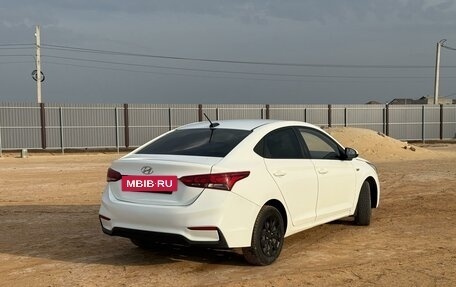 Hyundai Solaris II рестайлинг, 2017 год, 940 000 рублей, 5 фотография