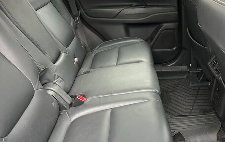 Mitsubishi Outlander III рестайлинг 3, 2018 год, 2 600 000 рублей, 11 фотография