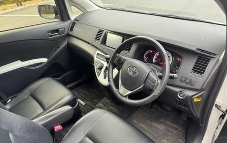 Toyota ISis I, 2015 год, 1 250 000 рублей, 16 фотография