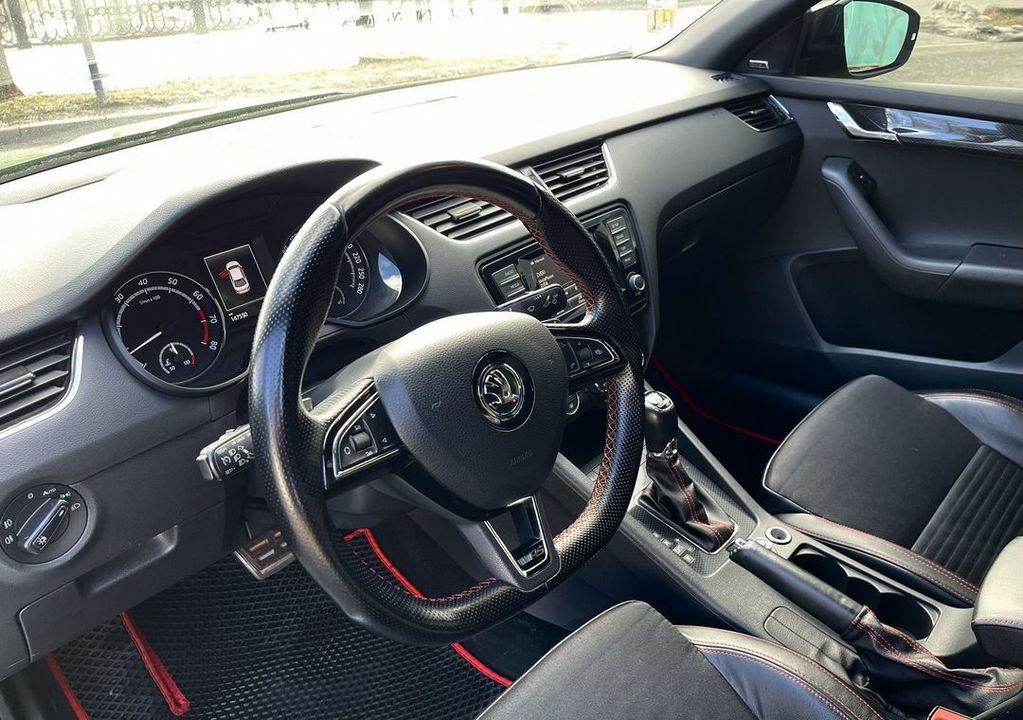 Skoda Octavia RS, 2015 год, 1 850 000 рублей, 8 фотография