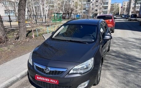Opel Astra J, 2012 год, 650 000 рублей, 1 фотография