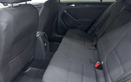 Volkswagen Jetta VI, 2011 год, 975 000 рублей, 24 фотография