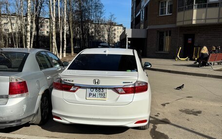 Honda Grace I, 2014 год, 1 350 000 рублей, 2 фотография