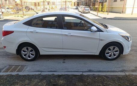 Hyundai Solaris II рестайлинг, 2015 год, 1 100 000 рублей, 1 фотография