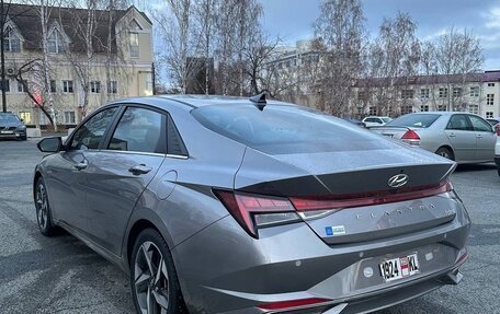 Hyundai Elantra, 2022 год, 2 550 000 рублей, 4 фотография
