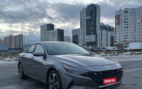 Hyundai Elantra, 2022 год, 2 550 000 рублей, 2 фотография