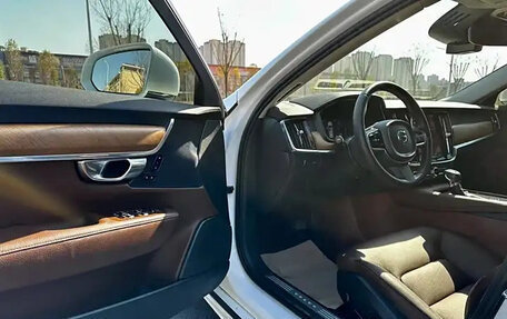 Volvo S90 II рестайлинг, 2021 год, 3 000 000 рублей, 16 фотография