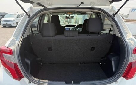 Toyota Vitz, 2015 год, 600 000 рублей, 9 фотография
