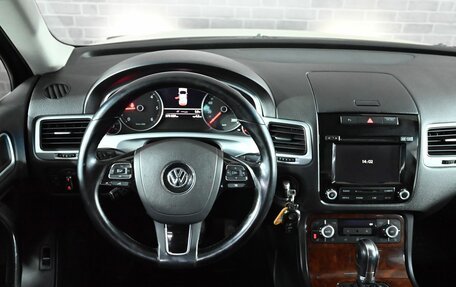 Volkswagen Touareg III, 2011 год, 1 995 000 рублей, 19 фотография