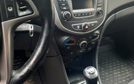 Hyundai Solaris II рестайлинг, 2016 год, 825 000 рублей, 4 фотография