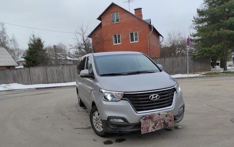 Hyundai H-1 II рестайлинг, 2019 год, 2 400 000 рублей, 9 фотография