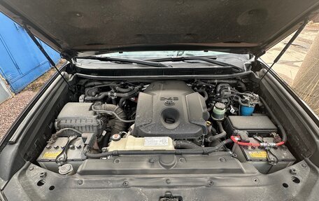 Toyota Land Cruiser Prado 150 рестайлинг 2, 2018 год, 4 850 000 рублей, 21 фотография