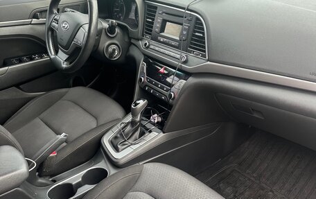 Hyundai Elantra VI рестайлинг, 2017 год, 1 800 000 рублей, 9 фотография