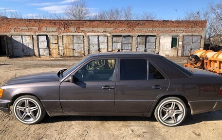 Mercedes-Benz E-Класс, 1993 год, 550 000 рублей, 6 фотография