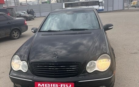 Mercedes-Benz C-Класс, 2004 год, 750 000 рублей, 2 фотография