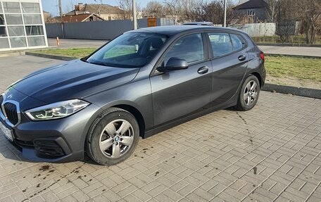 BMW 1 серия, 2020 год, 2 550 000 рублей, 2 фотография