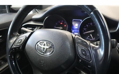 Toyota C-HR I рестайлинг, 2017 год, 1 708 000 рублей, 8 фотография