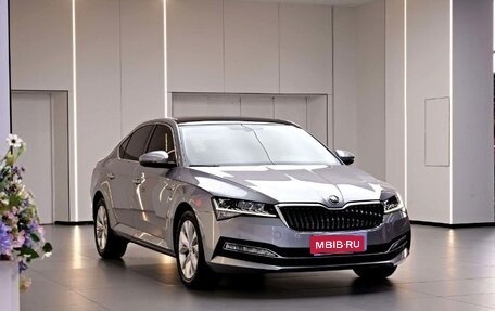 Skoda Superb III рестайлинг, 2021 год, 2 050 000 рублей, 1 фотография