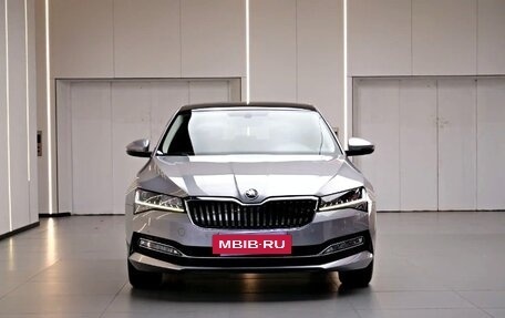 Skoda Superb III рестайлинг, 2021 год, 2 050 000 рублей, 2 фотография