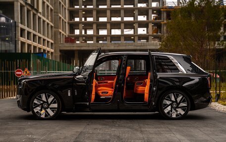 Rolls-Royce Cullinan, 2025 год, 80 000 000 рублей, 32 фотография