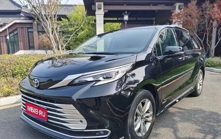 Toyota Sienna, 2022 год, 4 480 000 рублей, 1 фотография