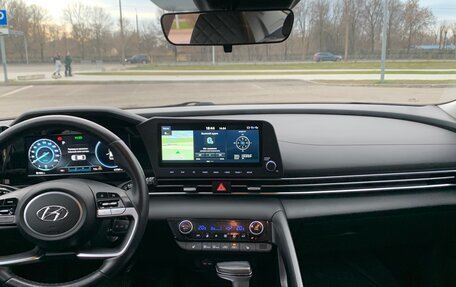 Hyundai Elantra, 2023 год, 2 300 000 рублей, 17 фотография