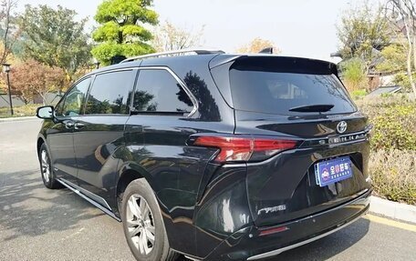 Toyota Sienna, 2022 год, 4 480 000 рублей, 6 фотография