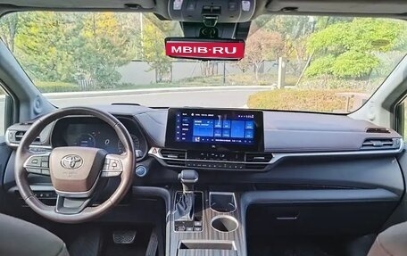 Toyota Sienna, 2022 год, 4 480 000 рублей, 10 фотография