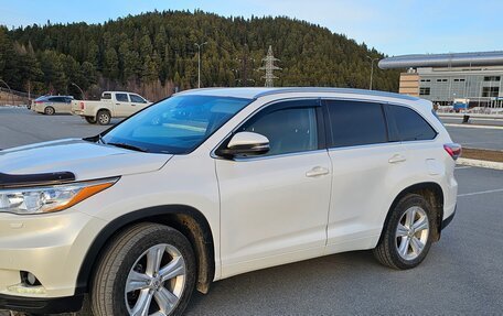 Toyota Highlander III, 2016 год, 3 350 000 рублей, 3 фотография
