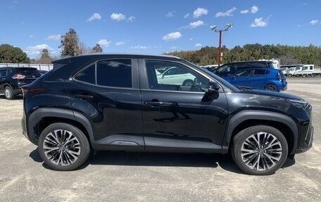 Toyota Yaris Cross, 2022 год, 1 550 000 рублей, 3 фотография