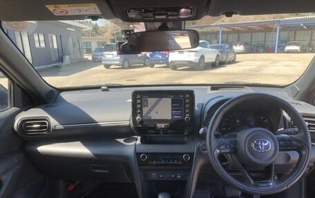 Toyota Yaris Cross, 2022 год, 1 550 000 рублей, 7 фотография