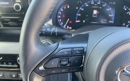 Toyota Yaris Cross, 2022 год, 1 550 000 рублей, 9 фотография