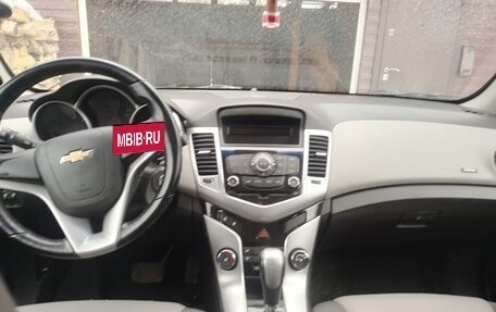 Chevrolet Cruze II, 2011 год, 695 000 рублей, 2 фотография