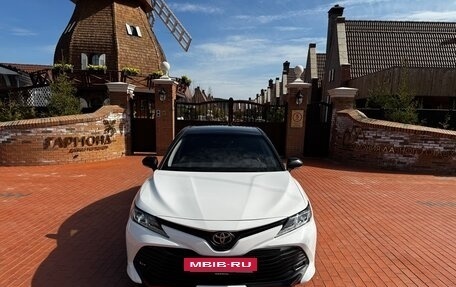 Toyota Camry, 2018 год, 2 750 000 рублей, 2 фотография