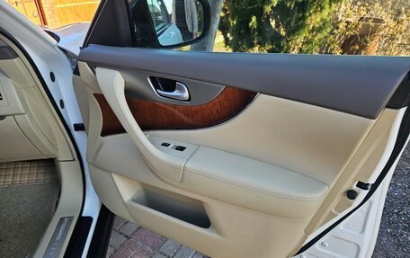 Infiniti QX70, 2015 год, 2 650 000 рублей, 10 фотография