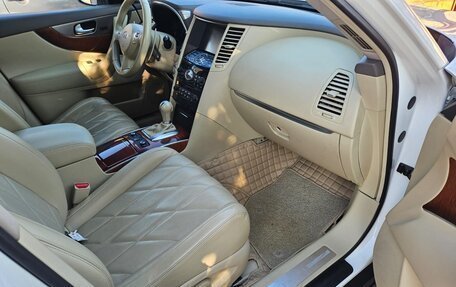 Infiniti QX70, 2015 год, 2 650 000 рублей, 9 фотография